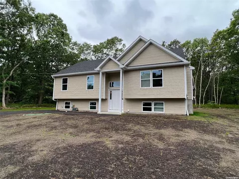 192 Woodside Rd, Mastic Beach, NY 11951