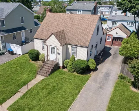 2462 Woodland Ave, Wantagh, NY 11793