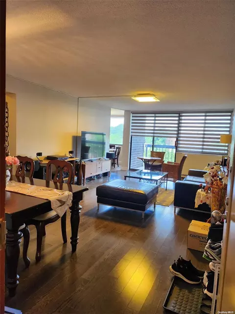 2 Bay Club Dr #6N, Bayside, NY 11360
