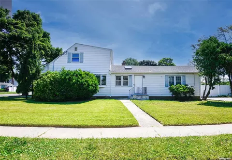 77 Nassau Ave, Plainview, NY 11803