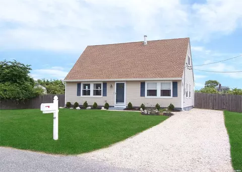 87 Bayview Dr, Mastic Beach, NY 11951