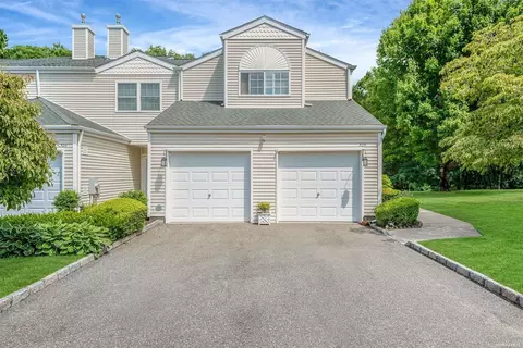 325 Prairie Ct #325, Manorville, NY 11949