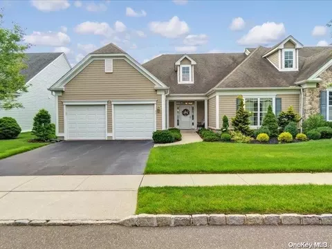 55 Samantha Cir #55, Westhampton, NY 11977