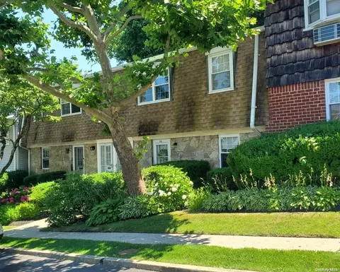 9 Harbour Ln #6A, Oyster Bay, NY 11771