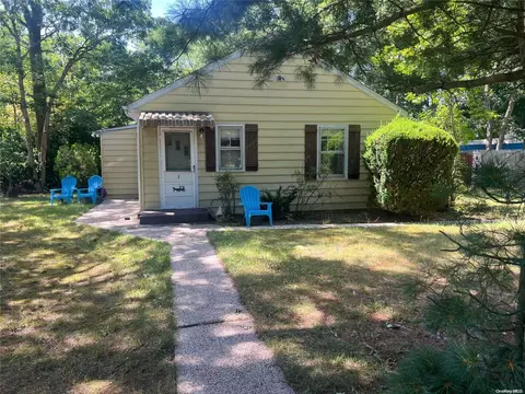 7 Aspen St, Port Jefferson Station, NY 11776