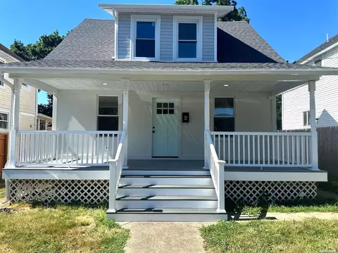 4 W 11th St, Huntington Station, NY 11746
