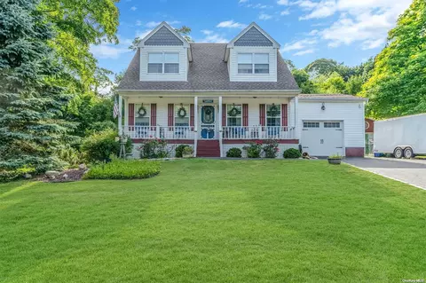 18 Midland Ave, Port Jefferson, NY 11777
