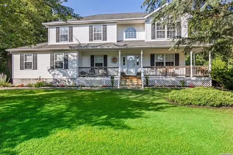 353 Parkside Ave, Miller Place, NY 11764