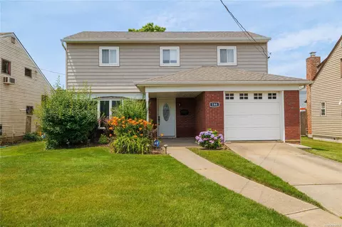 186 Saint Marks Ave, Freeport, NY 11520