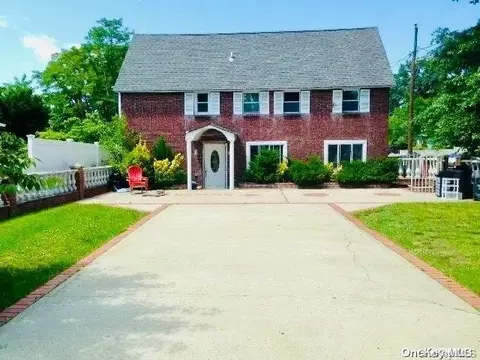 208 Newport Rd, Uniondale, NY 11553
