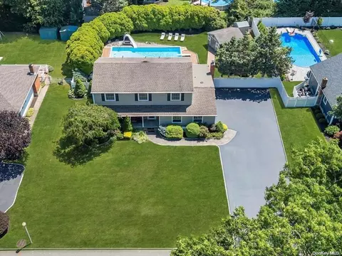 5 Debra Dr, Nesconset, NY 11767