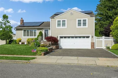 36 Cranberry Ln, Plainview, NY 11803