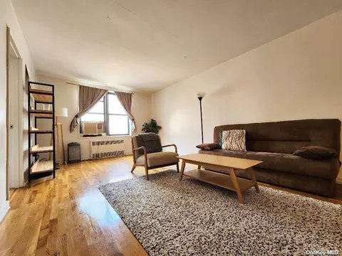67-30 Dartmouth St #4B, New York, NY 11375
