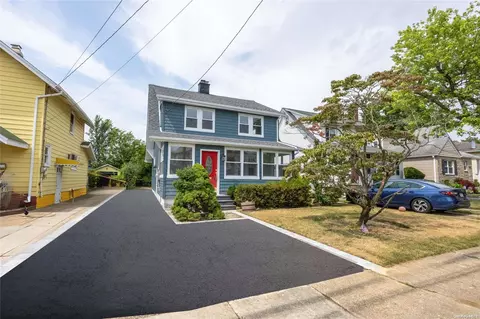 3 Nassau Blvd, Malverne, NY 11565