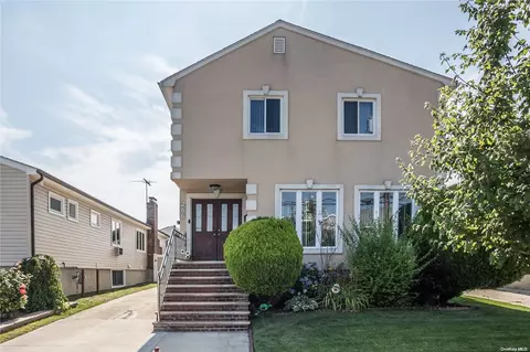 266 Park Ave, North Hempstead, NY 11596