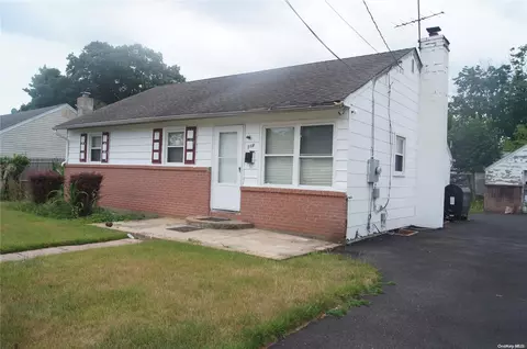 114 N 19th St, Wyandanch, NY 11798