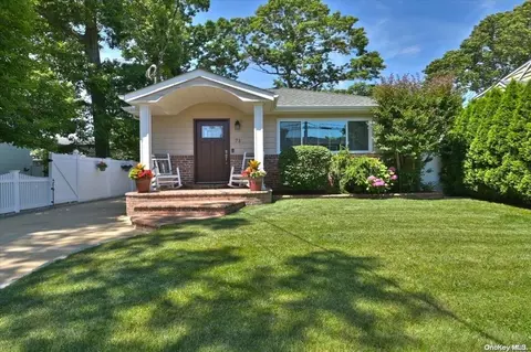71 Abbey St, Massapequa Park, NY 11762