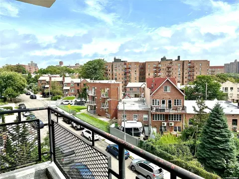 67-50 Thornton Pl #4D, New York, NY 11375
