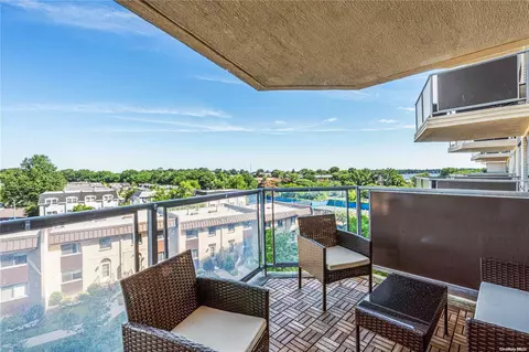 17-85 215th St #5C, New York, NY 11360