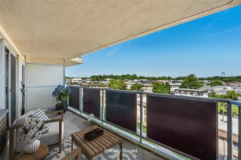 17-85 215th St #6R, New York, NY 11360