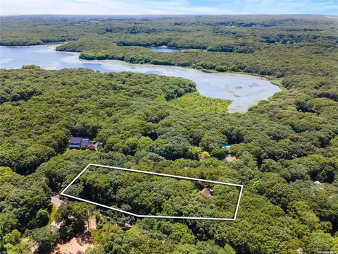 15 Round Pond Ln, Sag Harbor, NY 11963