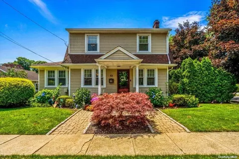 64 Chestnut Ave, Floral Park, NY 11001