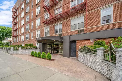 745 E 31st St #2B, Brooklyn, NY 11210