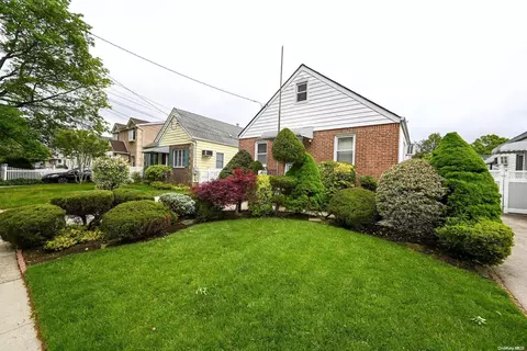 165 Belmont Blvd, Elmont, NY 11003