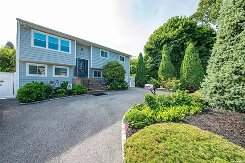 257 Lake Dr, Copiague, NY 11726