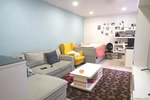 26-25 141st St #2G, Flushing, NY 11354