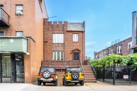 32-79 31st St, New York, NY 11106