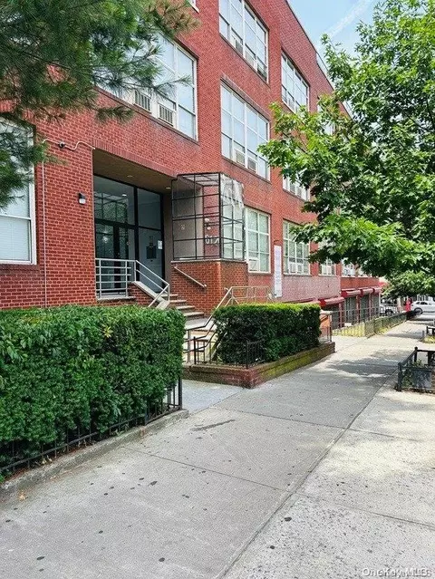 61-20 Woodside Ave #2V, New York, NY 11377