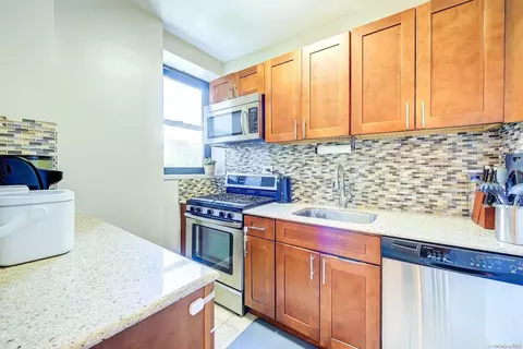 67-35 Yellowstone Blvd #6R, New York, NY 11375