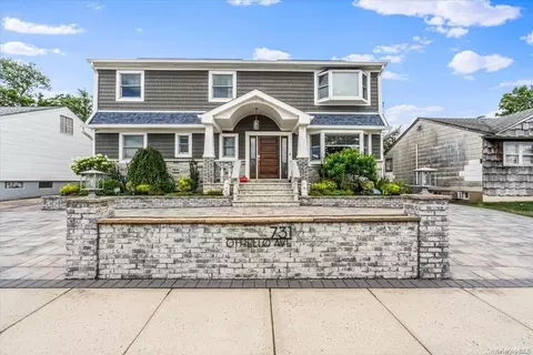 731 Othello Ave, Franklin Square, NY 11010