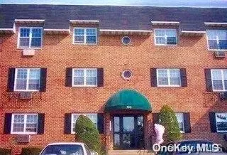 420 Maryland Ave #3B, Staten Island, NY 10305
