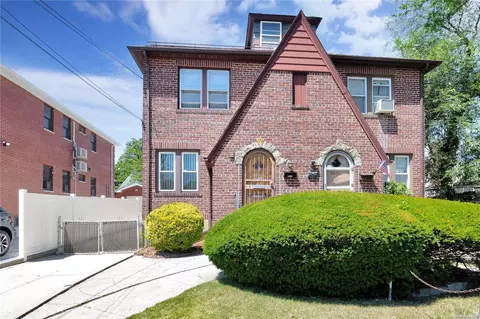 40-14 190th St, Flushing, NY 11358