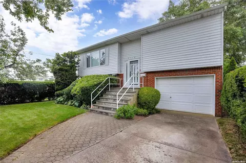 3118 Trinity St, Oceanside, NY 11572