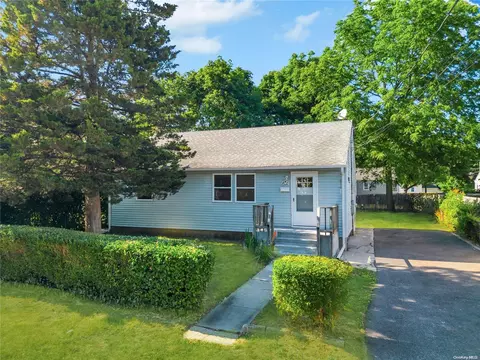17 Cumberbach St, Wyandanch, NY 11798