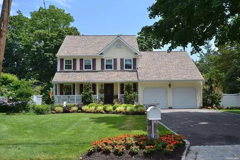 345 Northern Blvd, Saint James, NY 11780