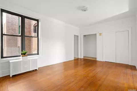 35-30 82nd St #32, New York, NY 11372