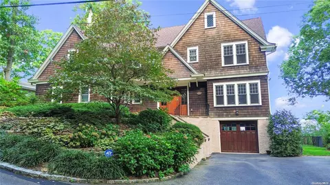 766 Connecticut View Dr, Oyster Bay, NY 11771