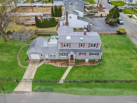 1064 Celia St, West Islip, NY 11795