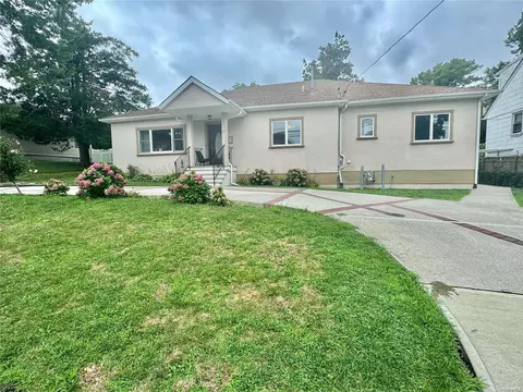 107 Udall Dr, North Hempstead, NY 11020