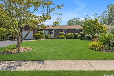 341 Lowell Rd, Sayville, NY 11782