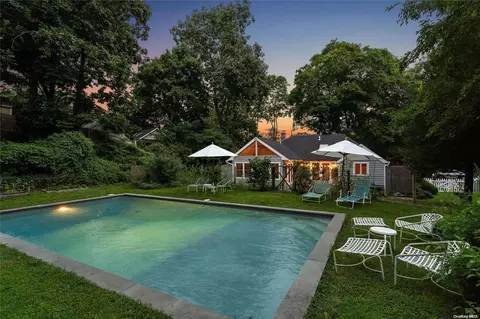 29 Squiretown Rd # A, Hampton Bays, NY 11946