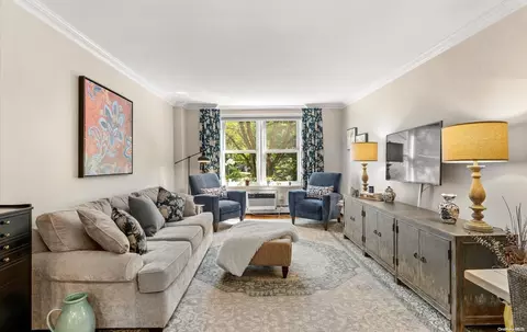 42-30 Douglaston Pkwy #4H, Douglaston, NY 11363