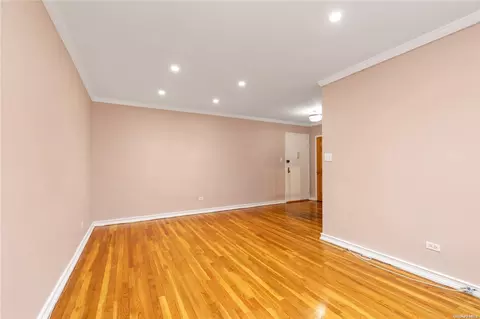 141-05 Pershing Cres #218, New York, NY 11435