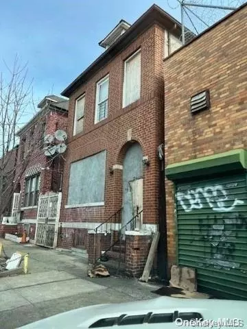 526 Barretto St, New York, NY 10474