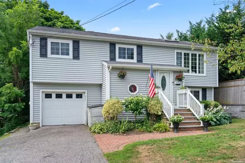 56 Monroe St, Northport, NY 11768