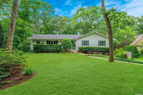 27 Maple Glen Ln, Nesconset, NY 11767